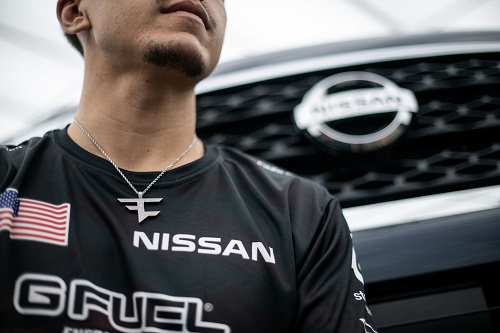 500日產汽車的品牌標識將出現在FaZe Clan戰(zhàn)隊的比賽服上.jpg